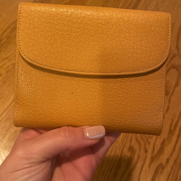 Gucci compact wallet with goldtone hardware - Picture 3 of 14